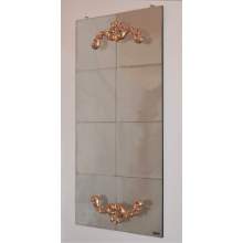 Lo specchio ad otto quadranti con fregi d’oro